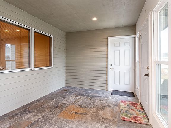 2nd image of 1834 Waterbury Cir