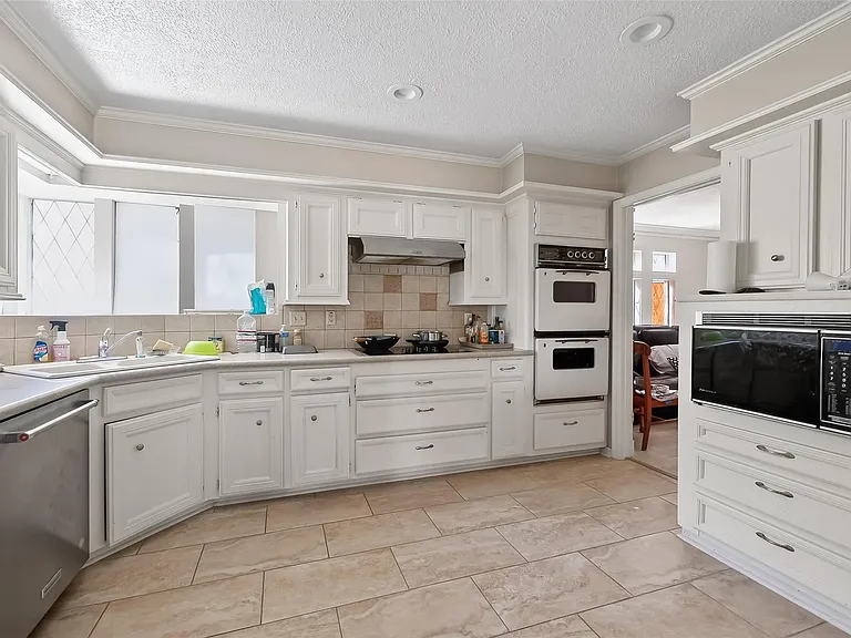11302 Hylander Dr — Photo 15