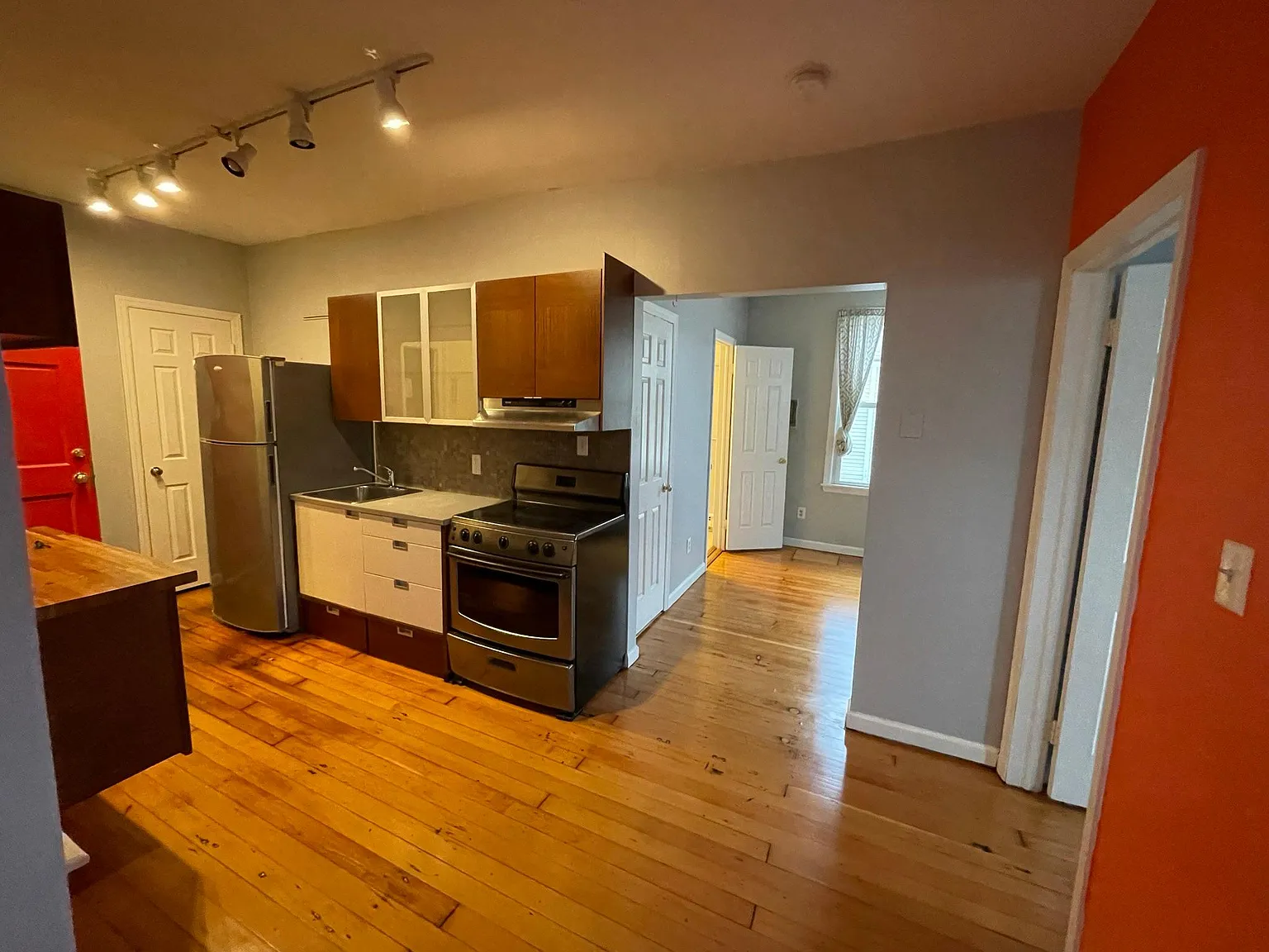 211 Main Street — Photo 3
