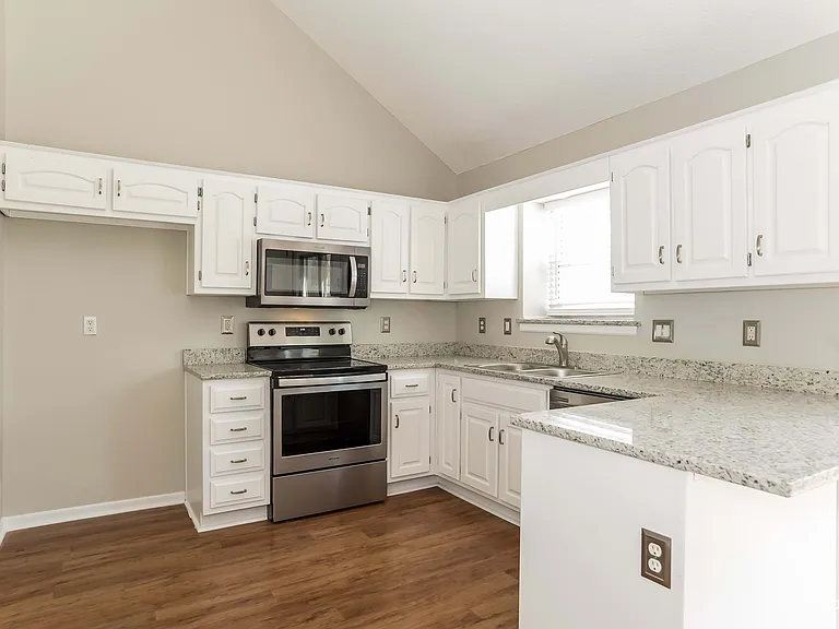 1611 Tyler Dr — Photo 2