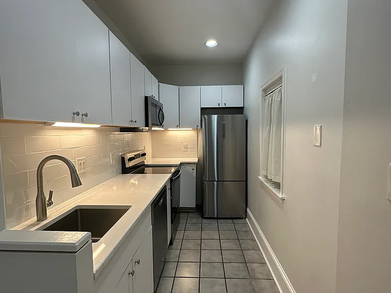 343 S 18th St #2 — Photo 7