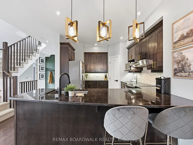 375 Cooks Mill Cres — Photo 12