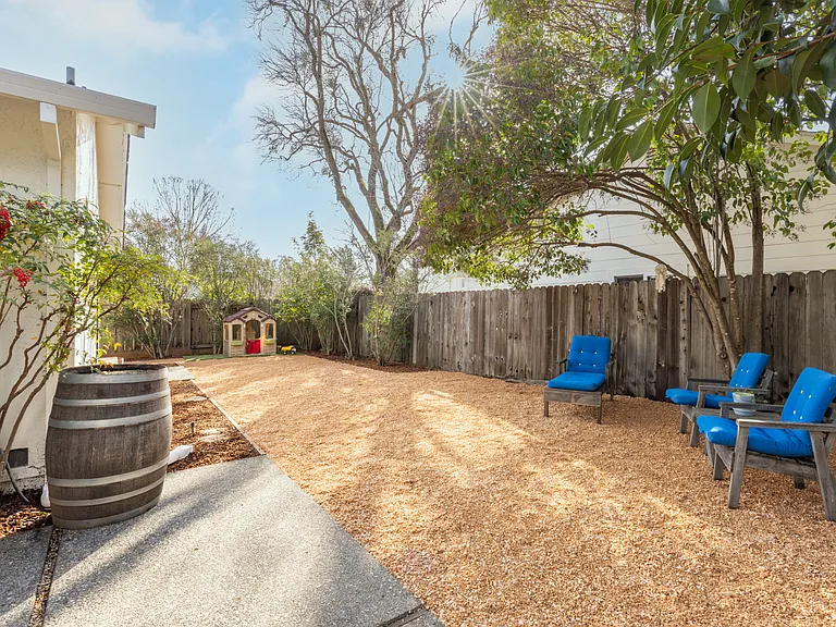 1045 Seymour St — Photo 28
