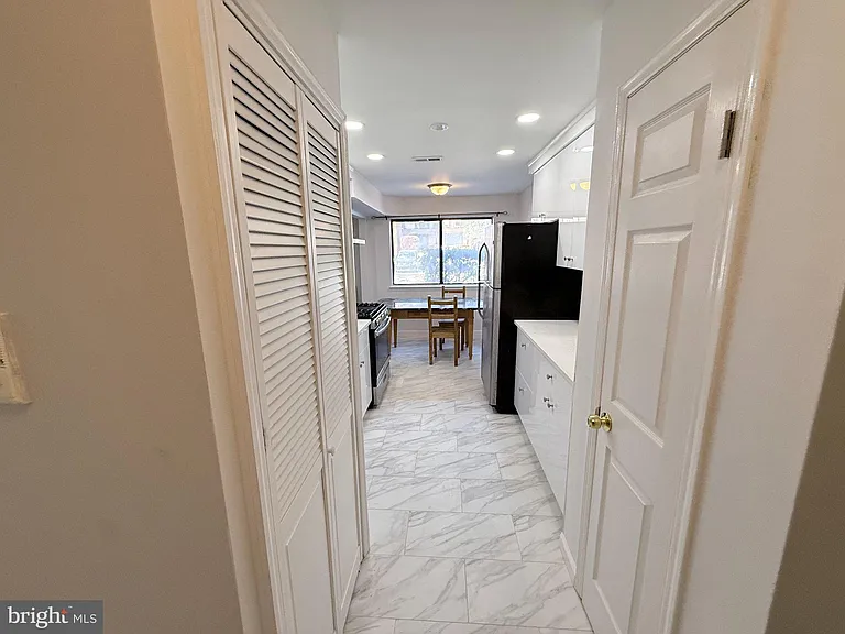 513 Edison Glen Ter — Photo 4