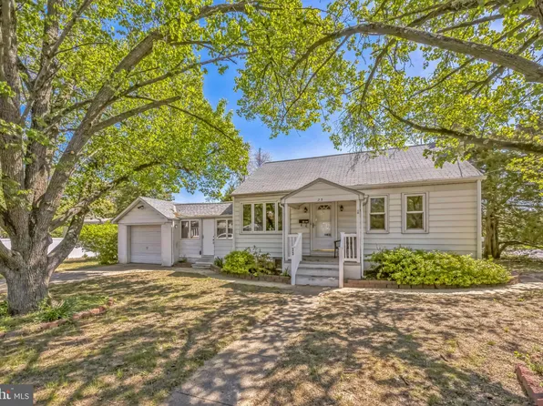23 Center St, Riverside, NJ 08075