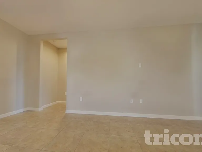 30033 W Cheery Lynn Rd — Photo 2