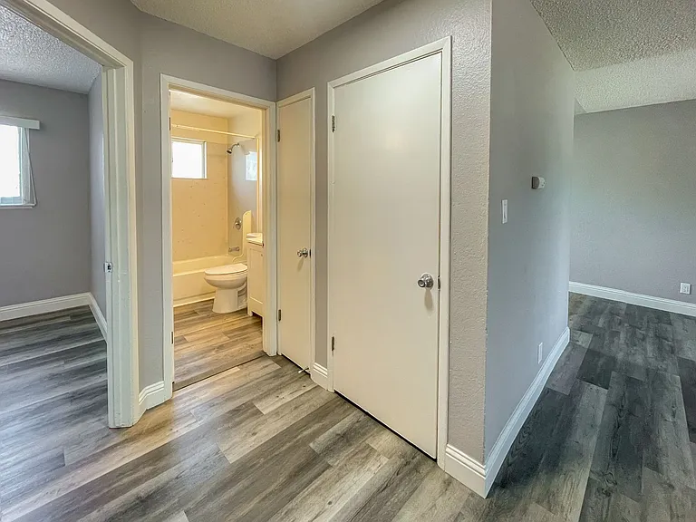 Oak Ridge Apartments — Photo 15