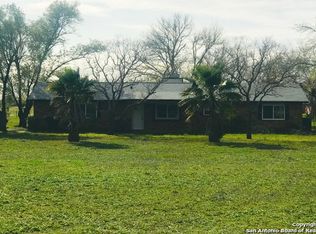 611 Deer Trail Dr, Jourdanton, TX 78026