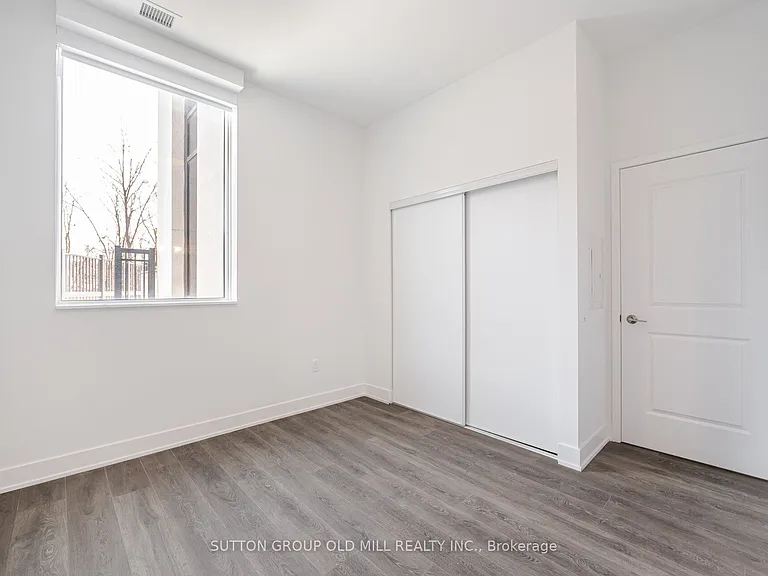 204 Burnhamthorpe Rd E #104 — Photo 27