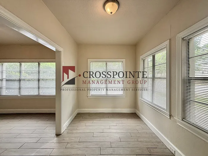 1120 Augusta Ave — Photo 31