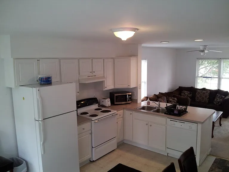 300 Sunset Dr #B — Photo 12