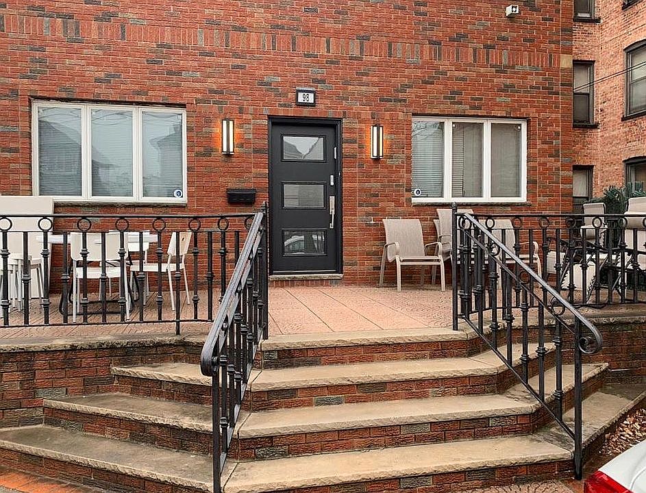 Gravesend 11223  Ave S Vic 