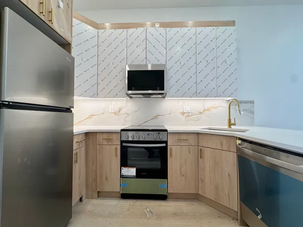 336 Manhattan Avenue image 1 of 8