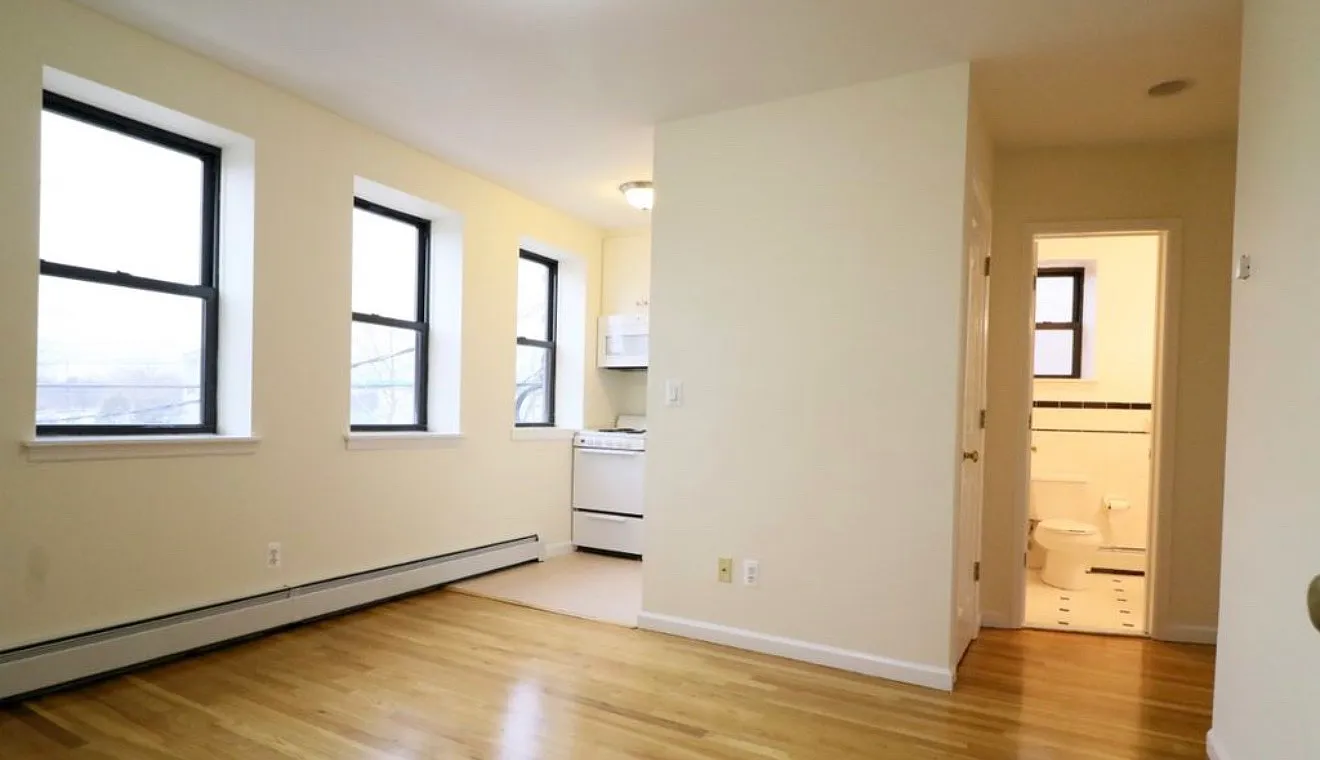 1 bed, 600 sqft, $1,900 — Photo 2