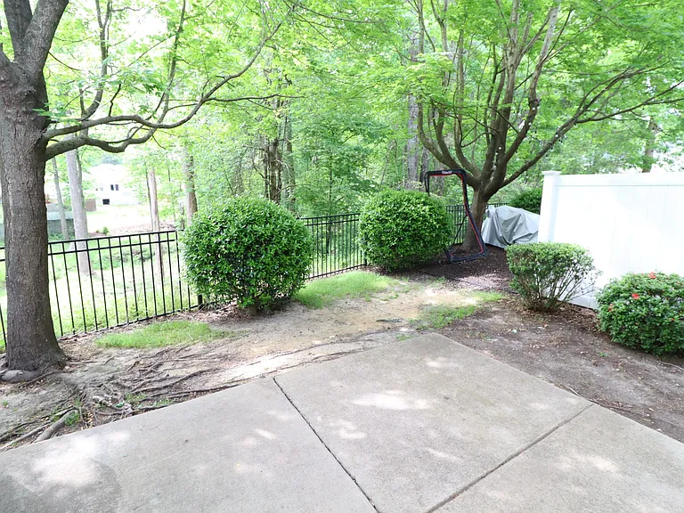 110 Fanwood Ct — Photo 48