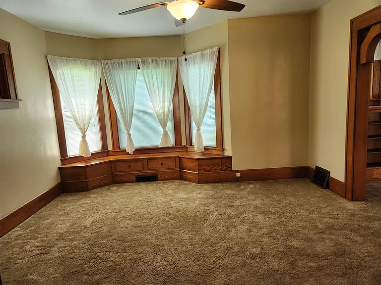 860 Parkway Blvd — Photo 3