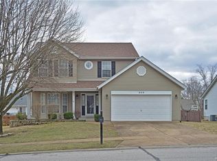 909 Cleta Dr, Ballwin, MO 63021