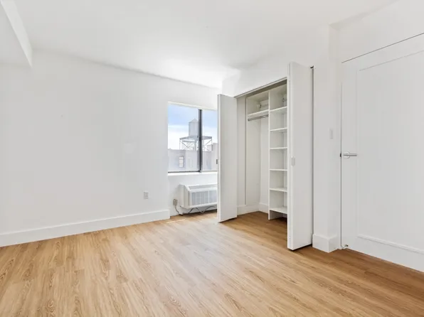 160 West 24th Street image 5 of 8