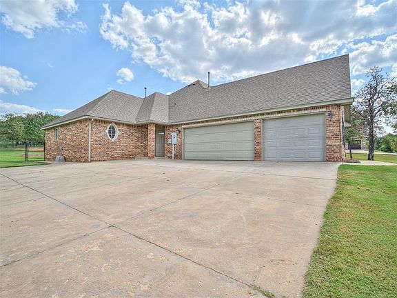 4th image of 5700 Sun Perch Dr