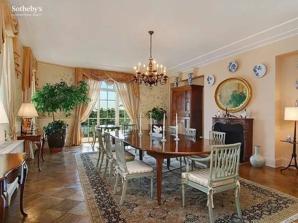 435 East 52nd Street image 5 of 33