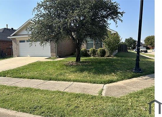 2nd image of 1925 Livingston Ln