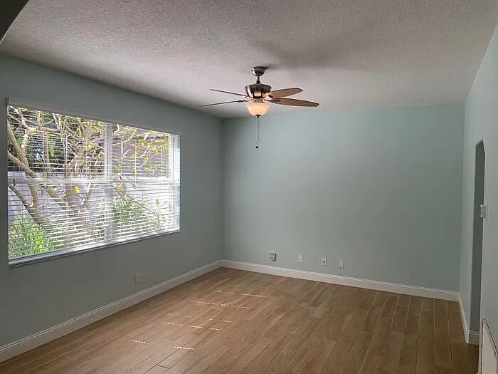 4527 Riverton Dr — Photo 15