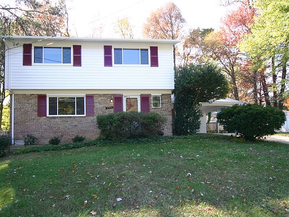 3 Level Colonial w/Carport