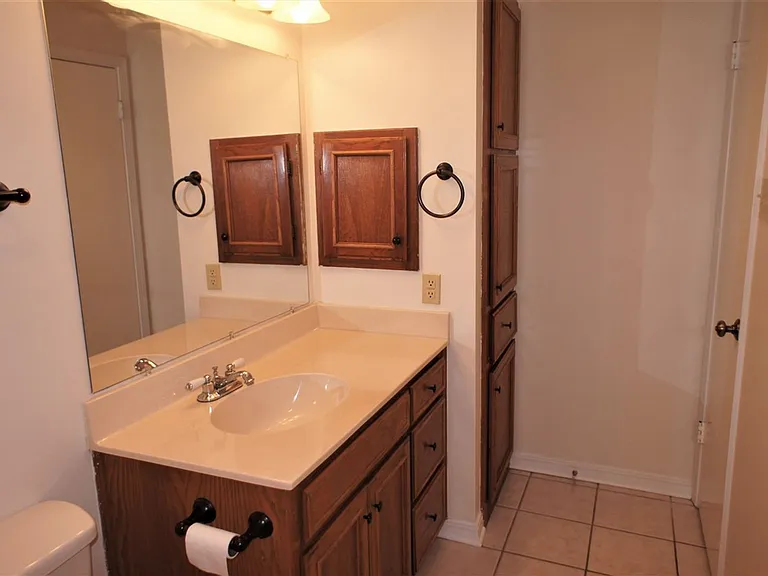 1138 Kensington Ct — Photo 10