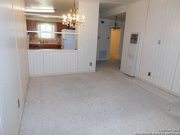 4th image of 315 Laddie Pl