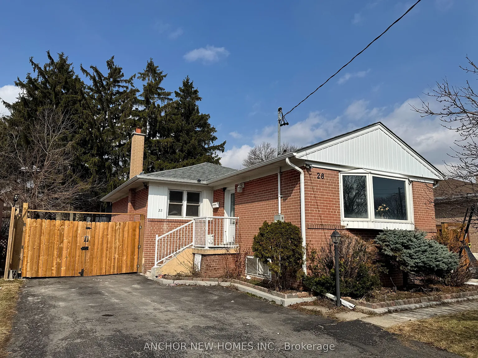 28 Eringate Dr photo 1