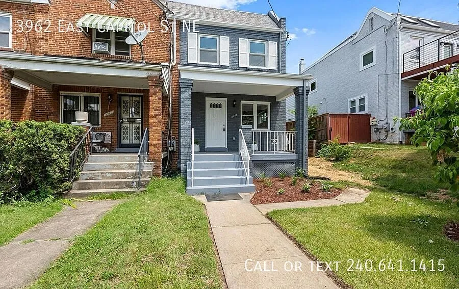 Lovely 2 BR + Den / 2 BA Home in East Capitol Street! — Photo 3