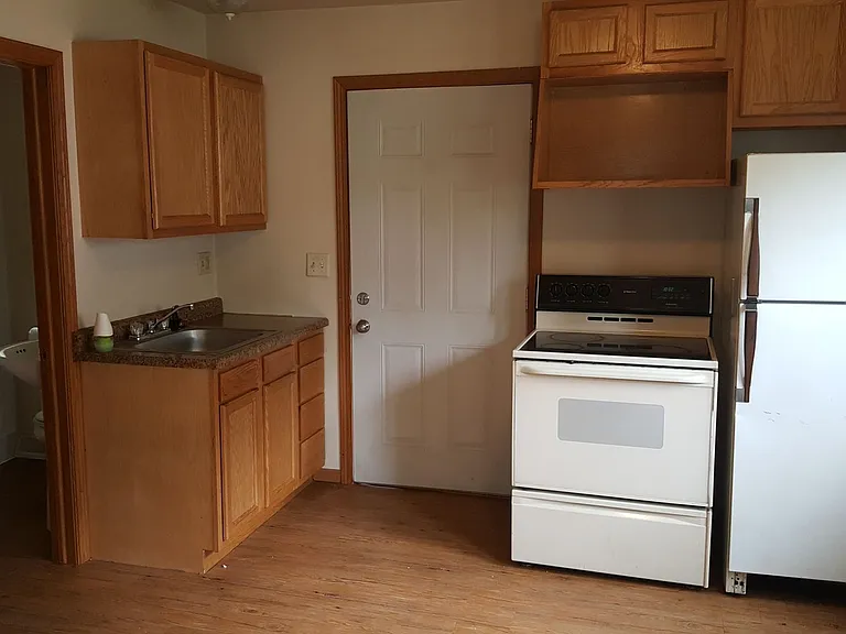 1539 E Mason St — Photo 1