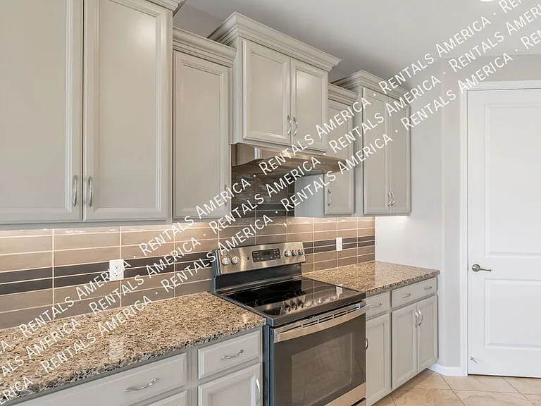7631 W Laurel Ln — Photo 11