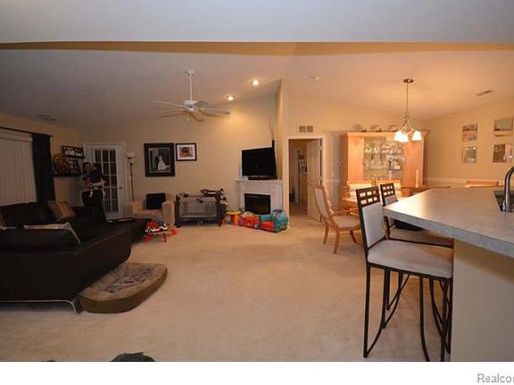 4th image of 11203 Farmingdale Ln #122