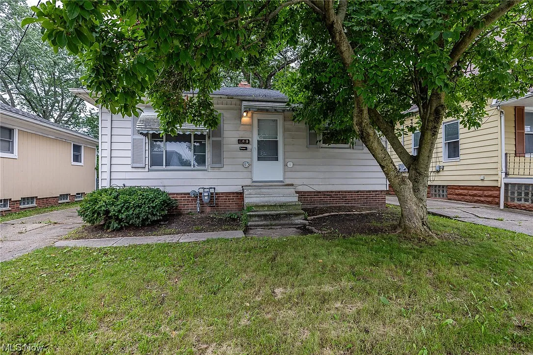13619 Bennington Ave photo 1