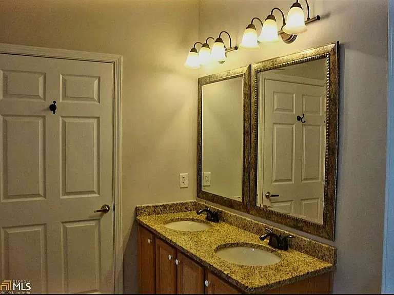 403 Saint Dunstans Ct — Photo 13