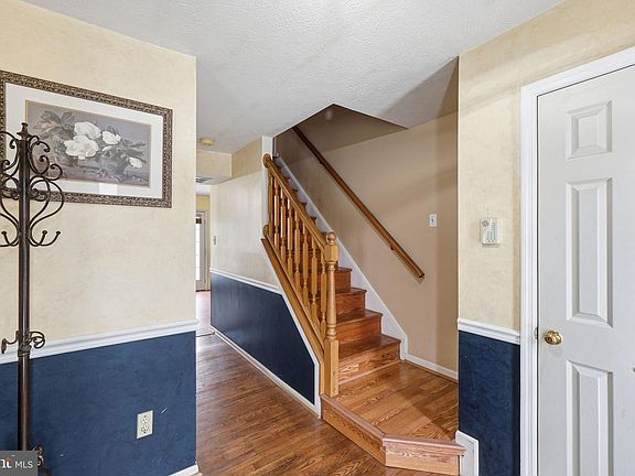 3rd image of 1008 Inkberry Way