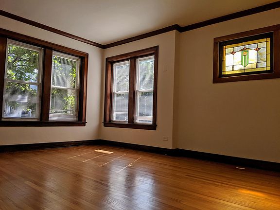 5th image of 3424 W Medill Ave #1