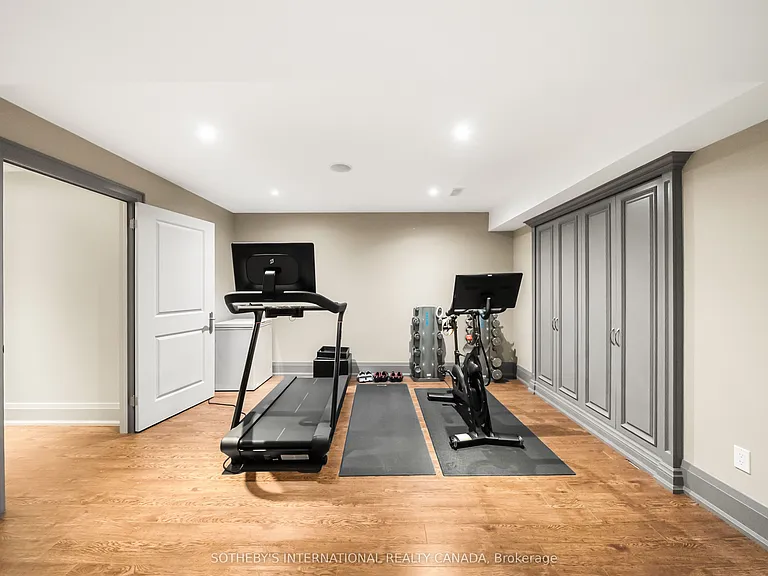 200 Donlea Dr — Photo 40