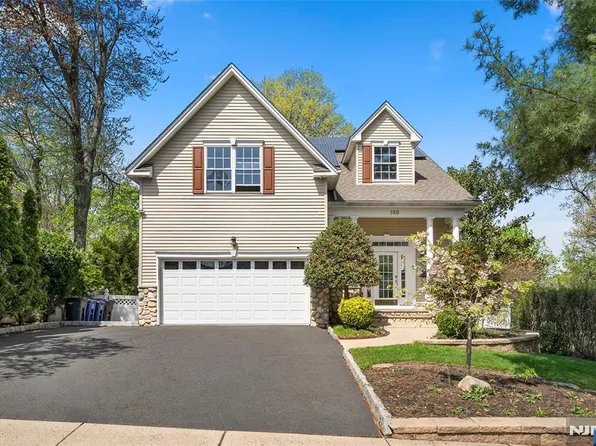 130 Irving St, Leonia, NJ 07605