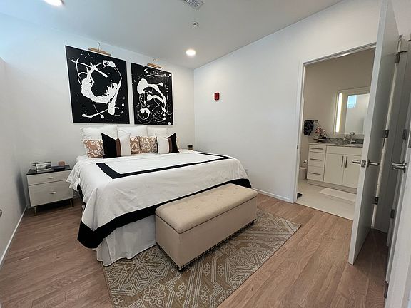 5th image of 806 Olympic St