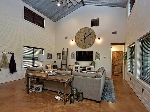 4th image of 211 Sleepy Oaks Dr