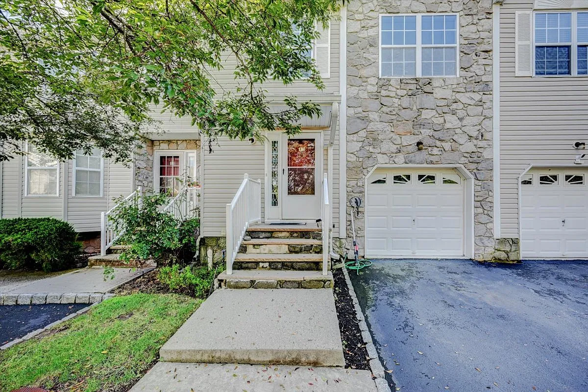 3 bed, 2.5 bath, 1500 sqft, $3,250 — Photo 1