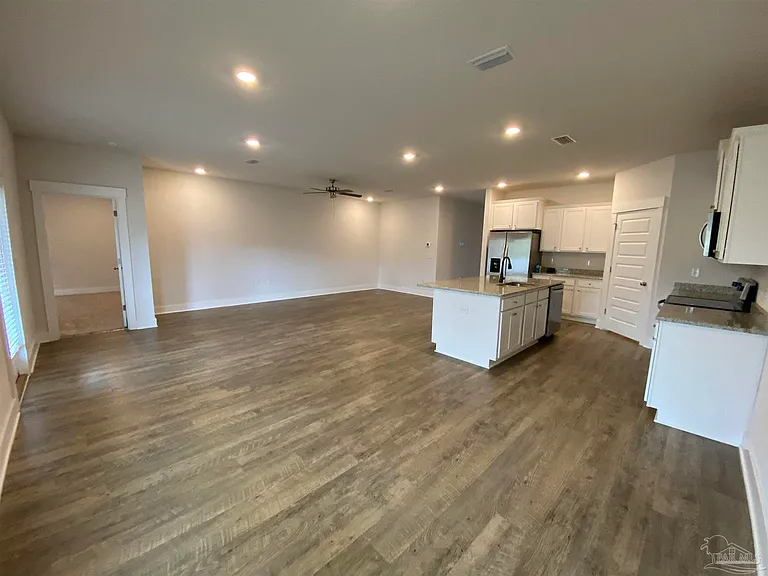 5870 Danbury Blvd — Photo 17