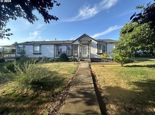 396 Applegate Ave, Yoncalla, OR 97499