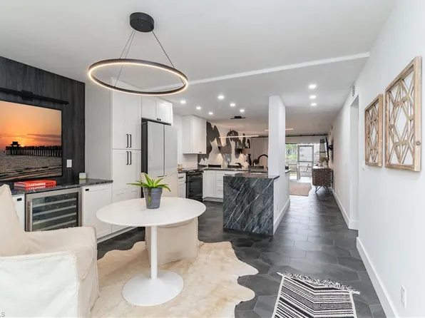 828 Gulf Pavilion DR #105, NAPLES, FL 34108