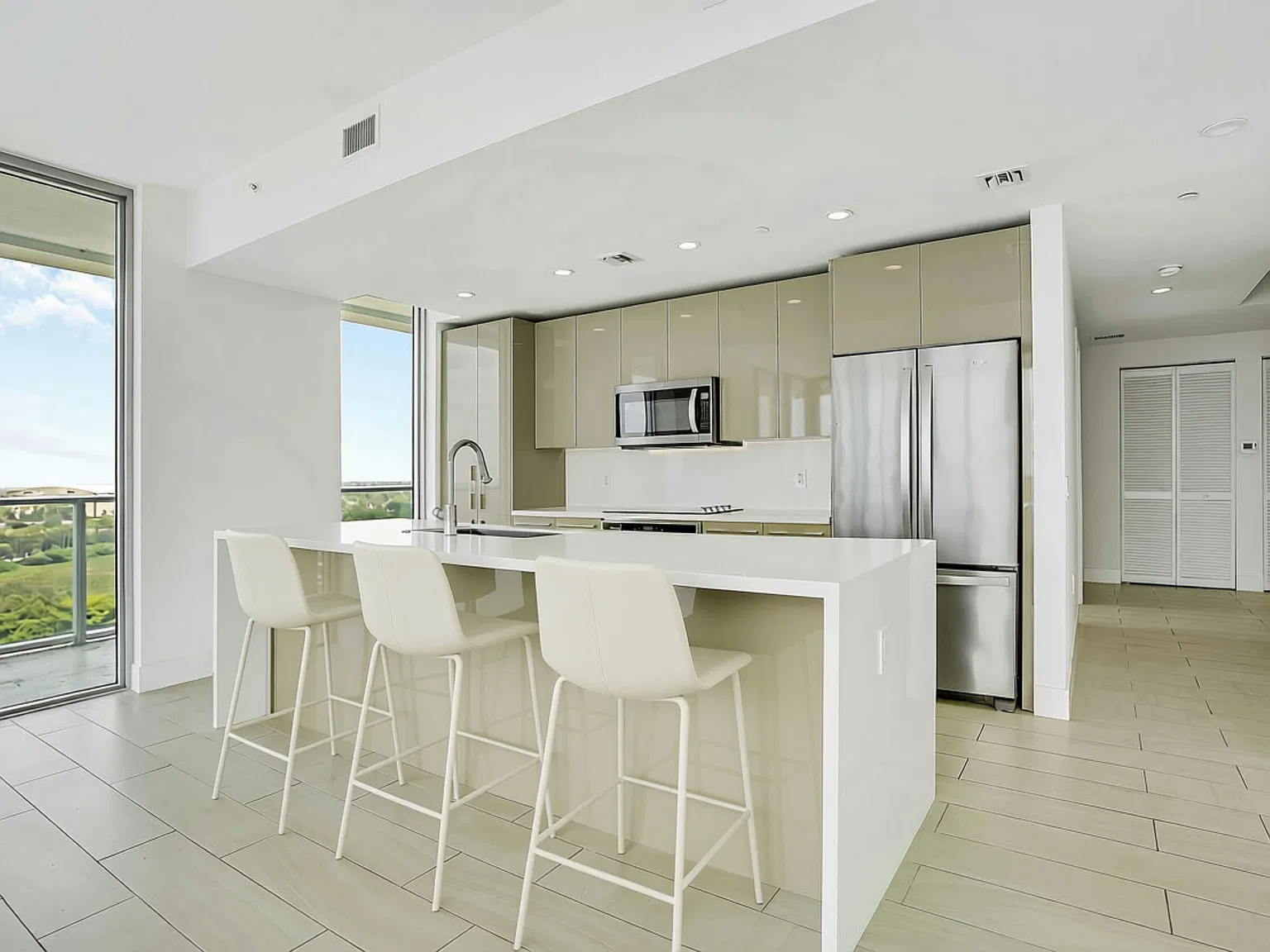 2 bed, 2.5 bath, 1179 sqft, $3,200 — Photo 3