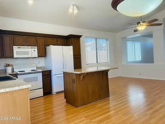 4th image of 2103 E Wahalla Lane