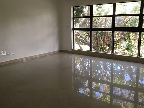 4th image of 32 Camden Dr APT 6
