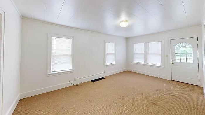213 N Washington St — Photo 1
